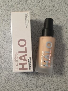 Smashbox Halo Luminous Foundation Bottle in Light Beige